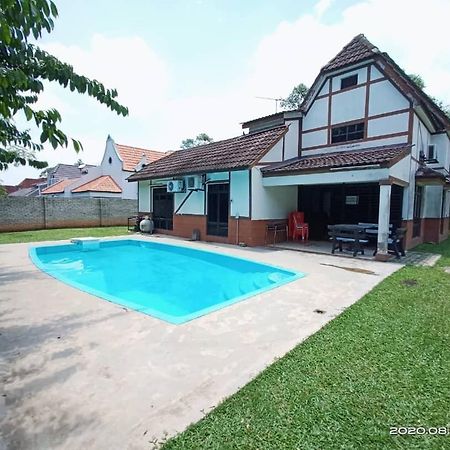 Villa With Private Swimming Pool Malacca Extérieur photo