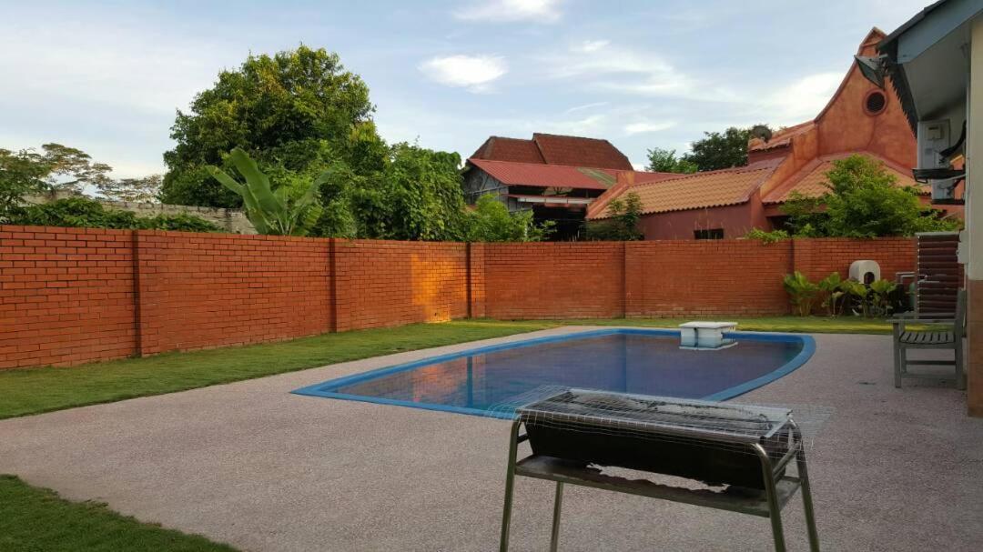 Villa With Private Swimming Pool Malacca Extérieur photo